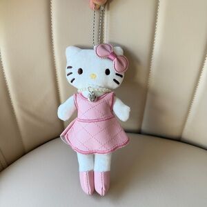 Sweet Pink Kitty Plush Charm
Adorable bag accessory for your daily look ✨
